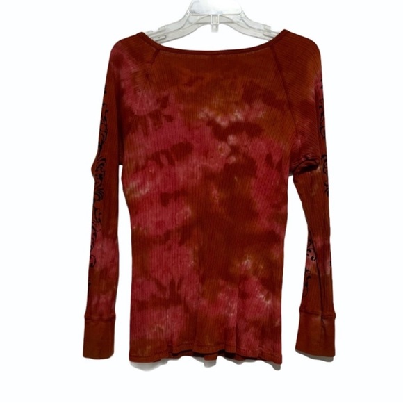 Lucy Activewear Long Sleeve Tie Dye Tee in Red XL - Picture 2 of 5